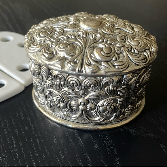 Vintage 4” Silver Lidded Trinket Jewelry Box Scroll Pattern - Picture 9 of 9